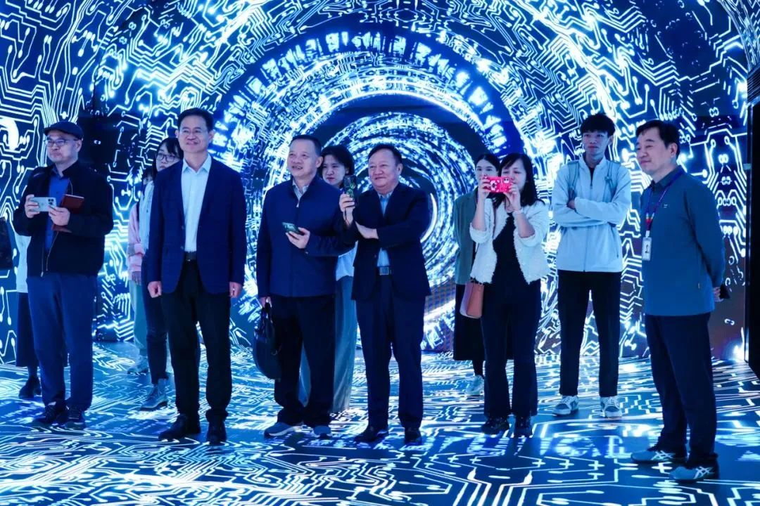2024120602 国家广电总局发展研究中心一行赴南宫NG·28(中国)相信品牌的力量励丰文化调研指导