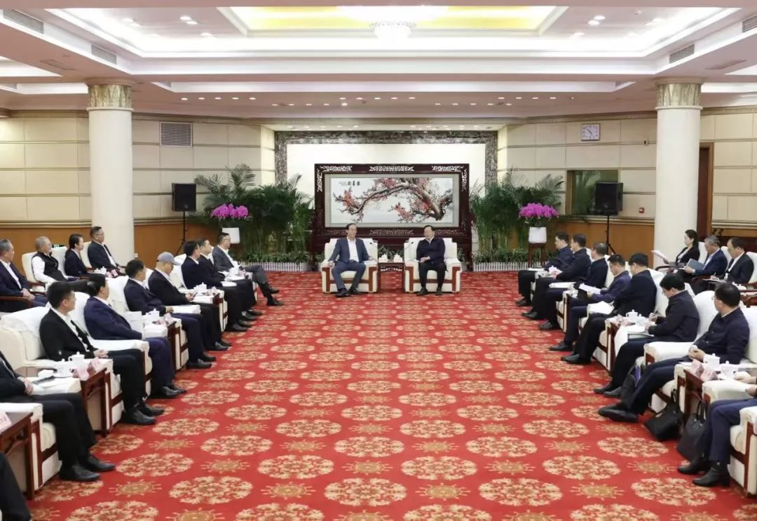 南宫NG·28(中国)相信品牌的力量集团董事长李军受邀出席华中科技大学第十六届企业家论坛，并发表演讲
