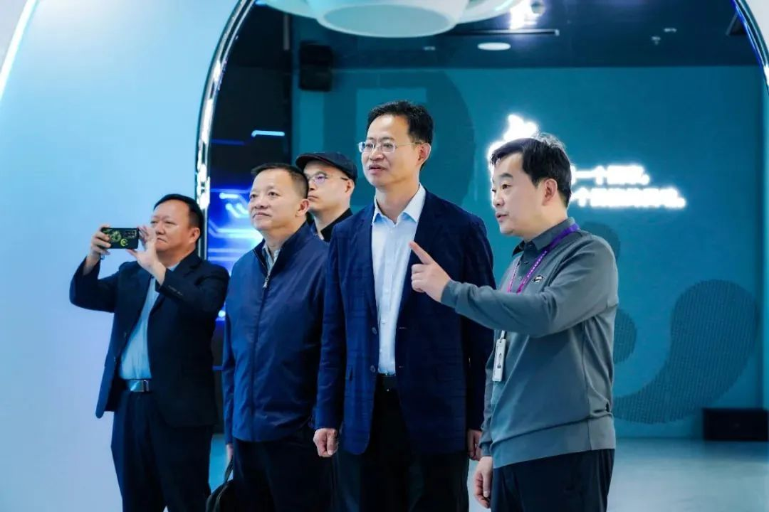 国家广电总局发展研究中心一行赴南宫NG·28(中国)相信品牌的力量励丰文化调研指导